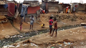 Comissária da UA alerta Angola a reforçar a estratégia de redução da pobreza