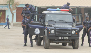 Ministro do interior considera débil policiamento nocturno em Luanda