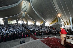 Papa evoca crise dos refugiados e denuncia «conflitos absurdos e impiedosos»