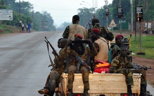 Novo homem-forte da República Centro-Africana suspende a Constituição