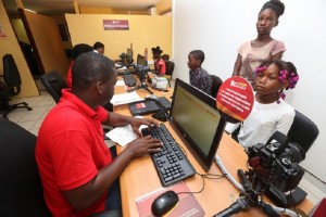 Está paralisado programa de registo nascimento a menores acima de 13 anos