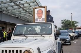Restos mortais de França Van-dúnem já em Luanda