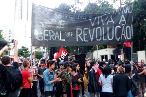 Centrais sindicais tentam parar país contra reformas do governo Temer