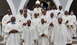 “Sacerdote é sinal vivo da presença de Deus” diz Dom Imbamba