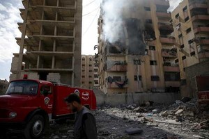 Ataque com mísseis russos contra um hospital na cidade de Azaz Síria faz pelo menos 14 mortos