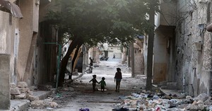 Na Síria bombardeamentos ameaçam de “morte” o processo de paz