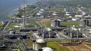 Consequências da queda do preço do petróleo em discussão em Luanda