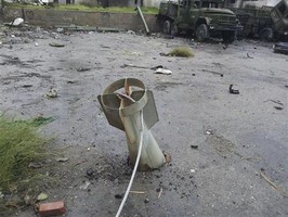 Força aérea síria bombardeia subúrbios de Damasco