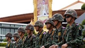 Fartos de guerra política, militares impõem lei marcial na Tailândia