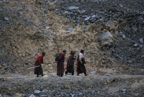 Dezenas de tibetanos feridos a tiro pela polícia chinesa
