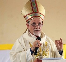 Bispo do Luena reza pelas vitimas da fome nos Bundas