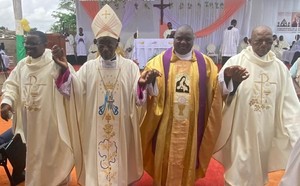 Padre Yandava toma posse como pároco de Santo Atanásio