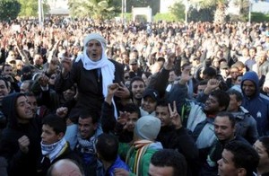 Confrontos esporádicos em manifestações na Tunísia continuam
