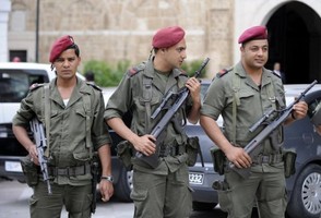Confrontos deixam 49 polícias feridos na Tunísia