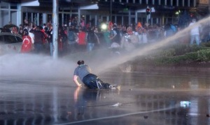 Protestos continuam em Ancara com gás lacrimogéneo e canhões de água