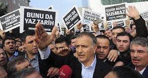 EU considera detenção de jornalistas na Turquia como “incompatível com a liberdade de imprensa”