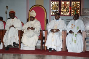  Bispo auxiliar de Luanda exorta jovens recém-licenciados a cultivar a perspectiva ética