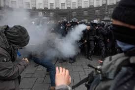 Manifestação em Kiev acaba mal após intervenção da polícia