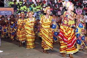 Público com fraca aderência no desfile da classe B do carnaval