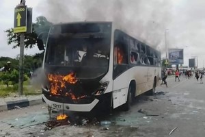 Vandalismo de bens públicos em actividades de forças políticas podem resultar na responsabilização criminal