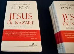 Cardeal Ravasi e teóloga brasileira apresentam novo livro do Papa