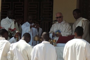 Comunidade cristã da Vavayela recebe visita do Arcebispo na festa da Santíssima trindade