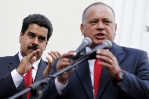 Oposição ameaça sair à rua se Chávez não for substituído por presidente do Parlamento