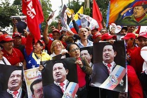 Chávez volta de surpresa de Cuba para a Venezuela