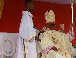 Bispo de Caxito questiona regalias dos Deputados Assembleia Nacional