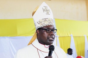 Arcebispo do Huambo denuncia instrumentalização de crianças