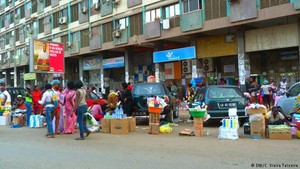 Serviços de Fiscalização de Luanda insiste em não devolver o negocio das Zungueiras do S.Paulo