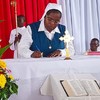 Primeira Angolana a fazer a profissão definitiva a Congregação das Irmãs Paulinas.